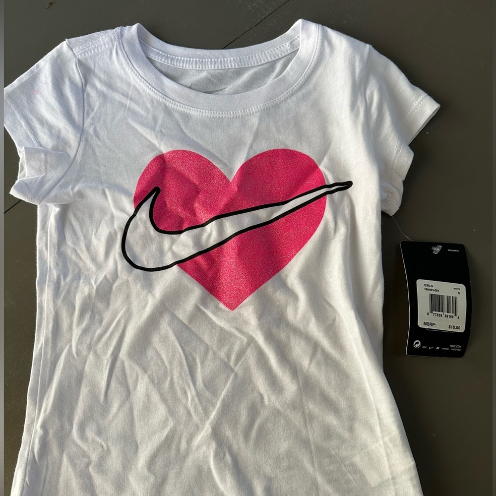 Girls size 6 Nike t shirt NWT